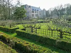 Les jardins du château.