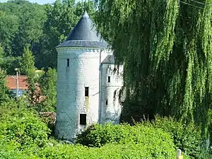 Tour du château du maréchal Philippe de Crèvecœur des Querdes.