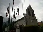 Le monument aux morts et l'église