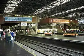 Quai qui, jusqu'en 2011, a servi la ligne 7-Rubis de la CPTM dans la gare de Barra Funda.