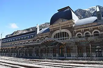 Gare de Canfranc – frontière entre l'Espagne et la France.