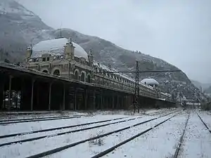 Voies et quais de la gare de Canfranc, côté français, le 26 novembre 2005.