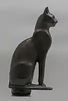 Statue de la déesse Bastet. XXVe - XXXIes dynasties égyptiennes. Bronze, H. 30 cm. Musée égyptologique de Turin