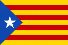 L'estelada, drapeau indépendantiste catalan. L’étoile blanche sur fond bleu est empruntée au drapeau cubain, des volontaires catalans ayant participé aux révoltes de Cuba contre l’Espagne.