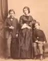 Portrait de ses enfants, Esther, Ernest et Emerand de La Rochette.