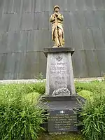 Monument aux morts« Monument aux morts de 1914-1918 à Estrées-Deniécourt », sur À nos grands hommes