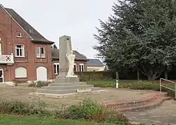 Le monument aux morts de Mons-en-Chaussée.