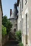 Tour du château et sa bretèche.