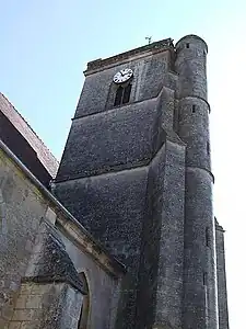 Face ouest du clocher de l'église.