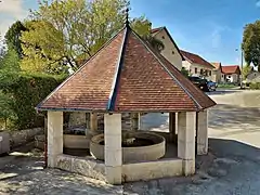 Le lavoir octogonal.