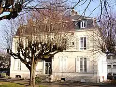 La maison de l'Écu de Berry, actuelle sous-préfecture.