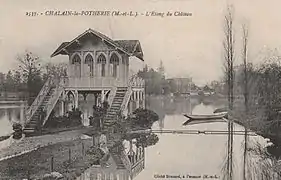 Carte postale ancienne illustrant le pavillon de l'étang.