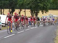 Photographie des coureurs de l'équipe BMC en tête de peloton lors de la 8e étape du Tour de France 2011