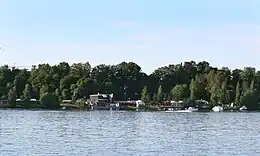 Kaakinmaa s'étend jusqu'au parc Eteläpuisto en bordure du Pyhäjärvi.