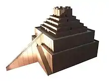 Maquette proposant une reconstitution de la ziggurat de Babylone, musée de Pergame.