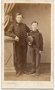 Étienne (Ier) (1848-1871) & François-Joseph (1852-1893) AWeng. Photographie de Malardot à Metz, vers 1863.