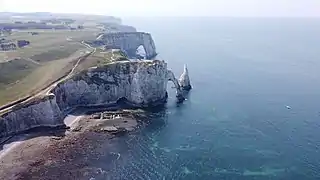 Vue aérienne de la falaise aval et de l'aiguille.