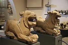 Lions en tuf (inv. 14955, 14956)