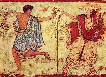 Fresque de couleur ocre, rouge et bleue montrant deux hommes dansant autour d'un petit arbre avec un oiseau orange en arrière-plan.