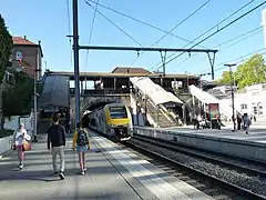 Départ d'un train voie 1.