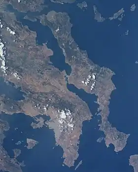 Image satellite d'Eubée (le nord se trouve en haut à droite de la photo).