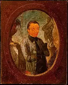 Peinture en couleurs. À l'intérieur d'un médaillon marron, Aleijadinho, peint dans un style naïf, porte une veste grise et cache ses mains entre les boutons frontaux de sa chemise d'un vert foncé.