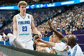 Lauri Markkanen sous le maillot national à l'Eurobasket 2017.