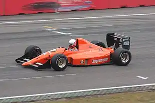 Photographie de l'Eurobrun ER189 en démonstration sur le circuit d'Hockenheim en 2011