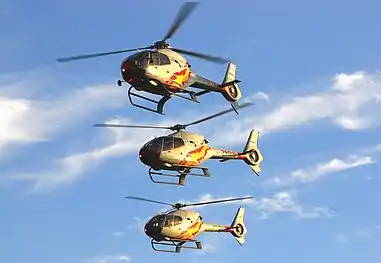Trois hélicoptères