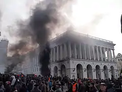 Manifestants devant l'Académie de musique Tchaïkovski de Kiev.