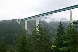 Le viaduc vu depuis la route fédérale du Brenner.