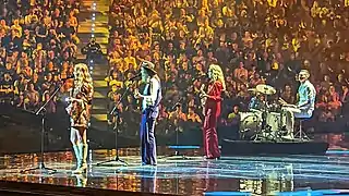 Description de l'image Eurovision 2022 - Semi-final 1 - Iceland - Systur.jpg.