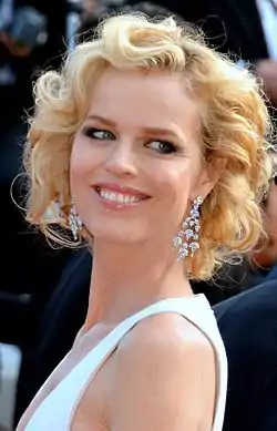 Eva Herzigová au Festival de Cannes 2016.