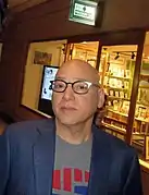 Evan Handler interprète Jacob Warner.