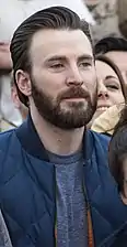 Chris Evans dans le rôle de Frank Adler.