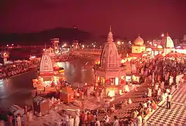 Sandhya Aarti dans les Ghâts de Haridwar.