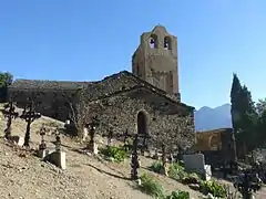 Vue de l'ouest : cimetière et fond de la nef.