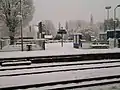 La gare sous la neige, en décembre 2010. Vue sur la voie 1.