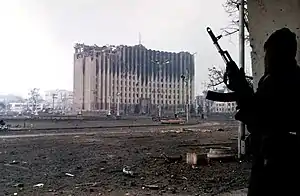 Palais présidentiel de Grozny en ruine en 1995.