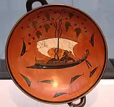 Un vase illustré avec des personnages.