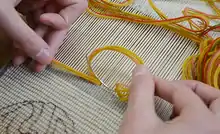 Nœud avec aiguille courbe