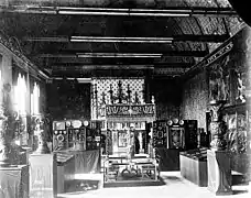 Exposition rétrospective dans la salle du festin en 1895