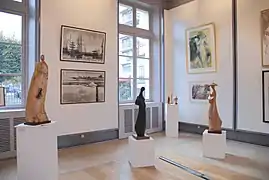 Exposition des beaux-arts dans l'une des salles du château.