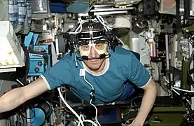 Expérience biologique dans la station spatiale durant l'expédition 11.