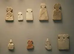 « Idoles aux yeux » provenant de Tell Brak, milieu du IVe millénaire av. J.-C. British Museum.