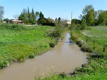 L'Eyraud en crue à Bourg-d'Abren, au pont de la RD 32.