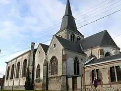 Vue de l'église et de son chevet.