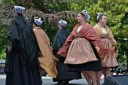 Le cercle celtique Danserien Lann Tivizio lors de la « Fête des brodeuses » 2014.