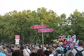 Signalisation d'accès pour les places payantes pour la fête du lac (août 2018).