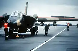 Des F-111F du 48th TFW sont préparés pour la mission de représailles contre la Libye en 1986.